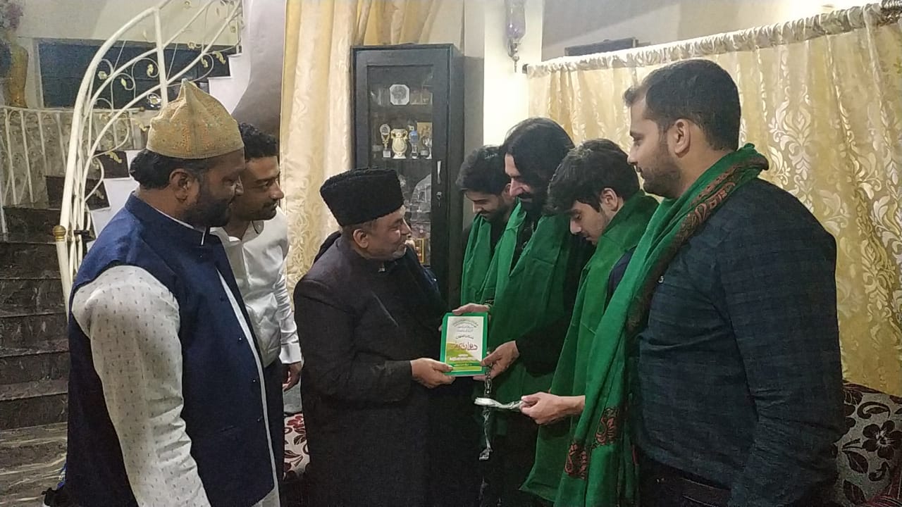 Moulana Peer Syed Shabbir Naqshbandi presenting Deewan-e-Watan to Nauha Khwan Syed Nadeem Raza Sarwar at his residence in Hyderabad